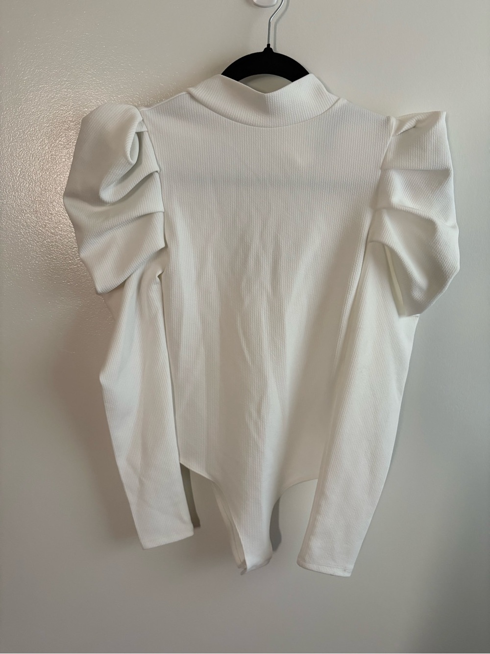 AKIRA White Ribbed High Mock Neck Dramatic Puff Long Sleeve Bodysuit Small EUC